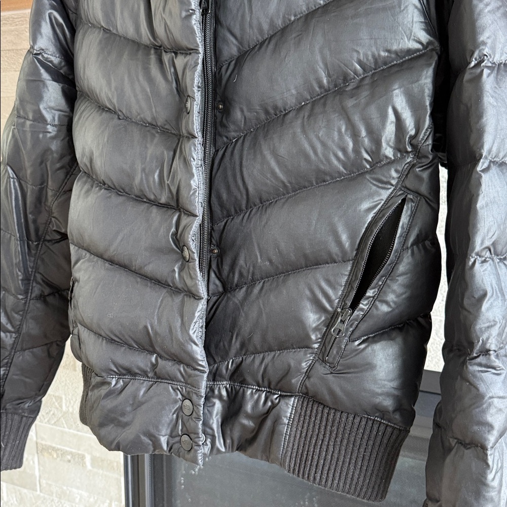 The North Face Women’s Black 550 Down Jacket - Picture 3 of 9